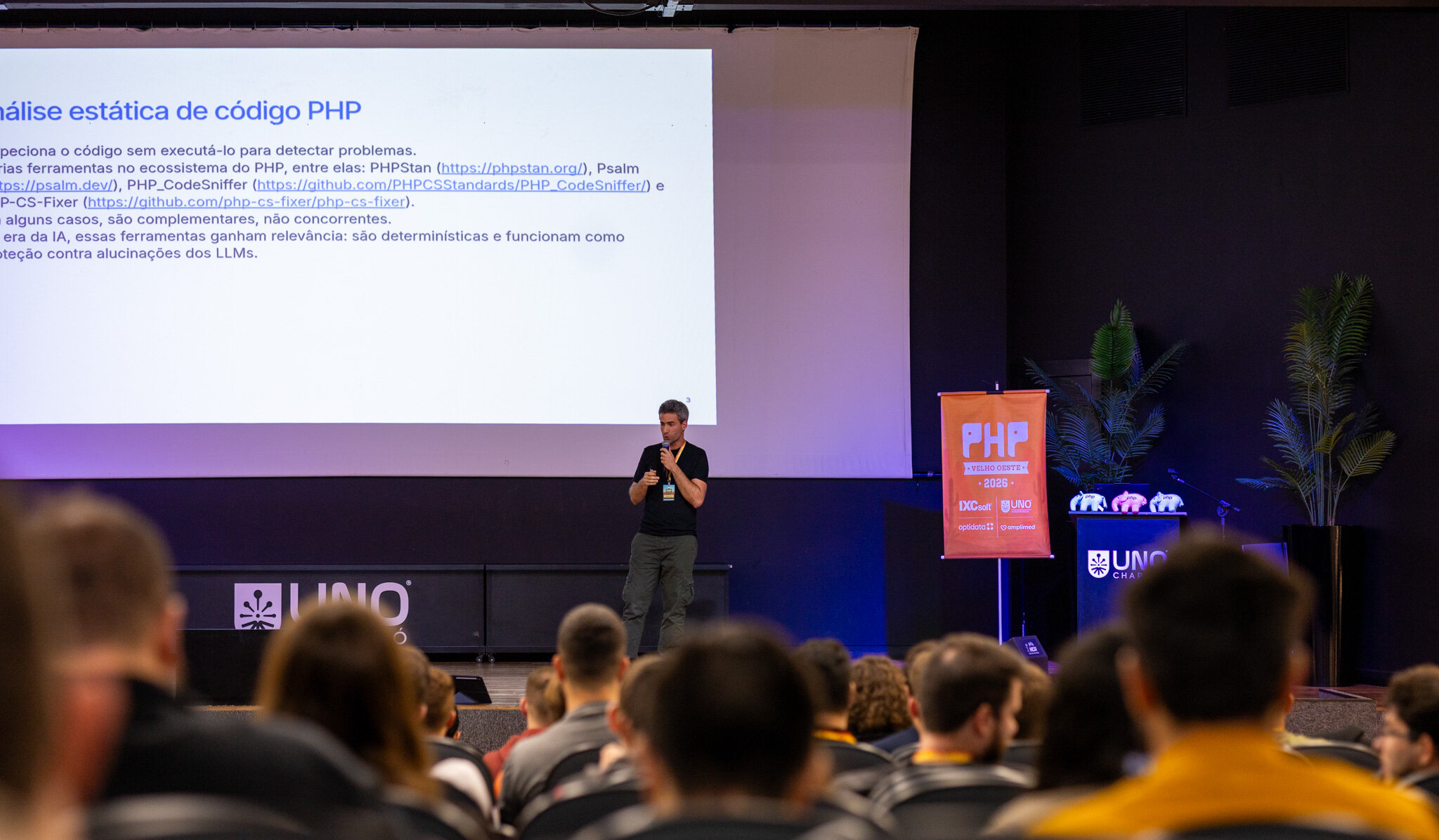 ricardo primo at the stage presenting about PHP_CodeSniffer